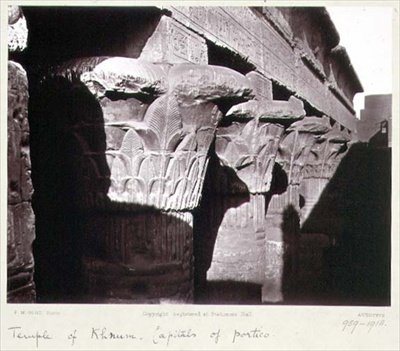 The Capitals of the Portico, Temple of Khnum, Esna (s / h foto) av Frank Mason Good