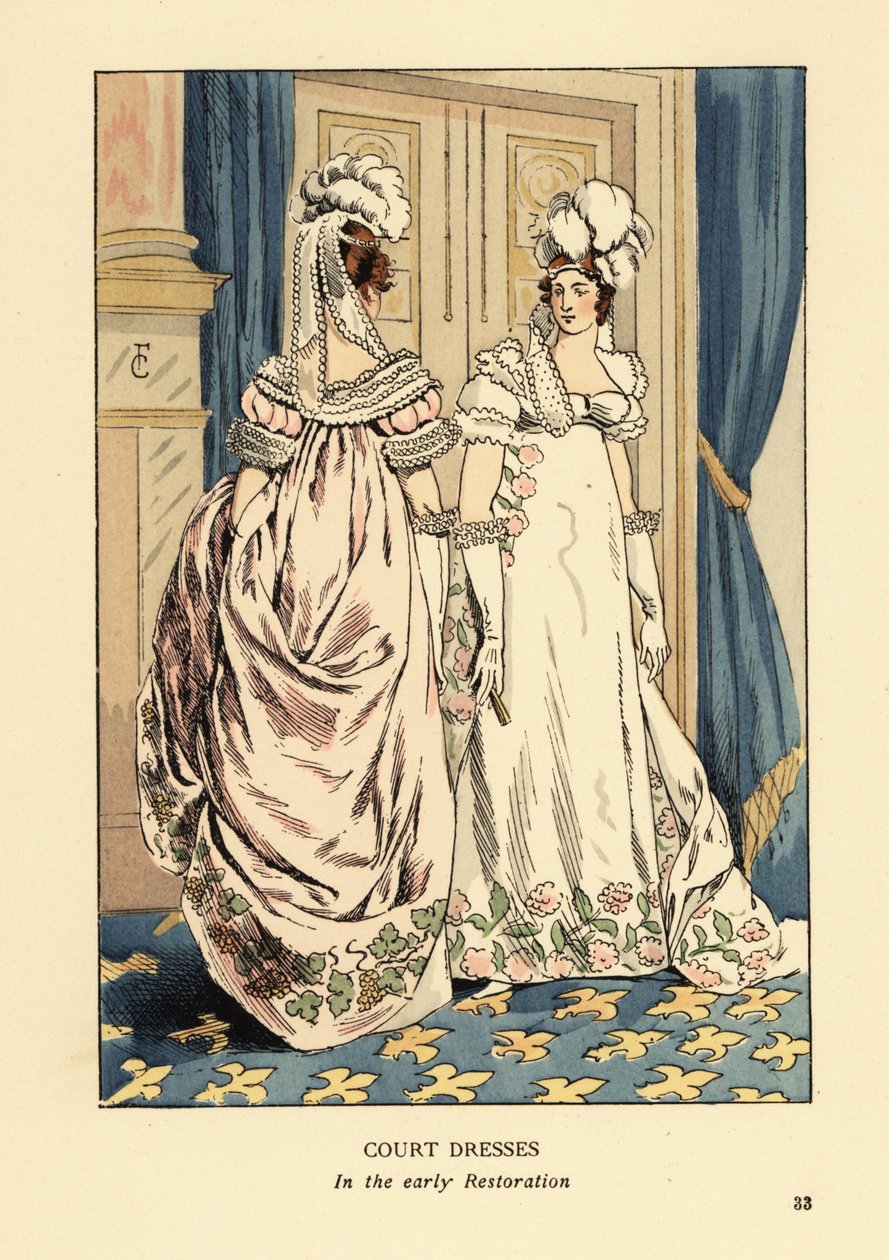 Kvinner i fjærhodeplagg og luksuriøse broderte kjoler, hoff til kong Ludvig XVIII, ca. 1817. Interiør med blå gardiner og fleur de lys-teppe. Hofkjoler i tidlig restaurering, Paris. Håndkolorert litografi av R.V. etter en illustrasjon av François Courboin