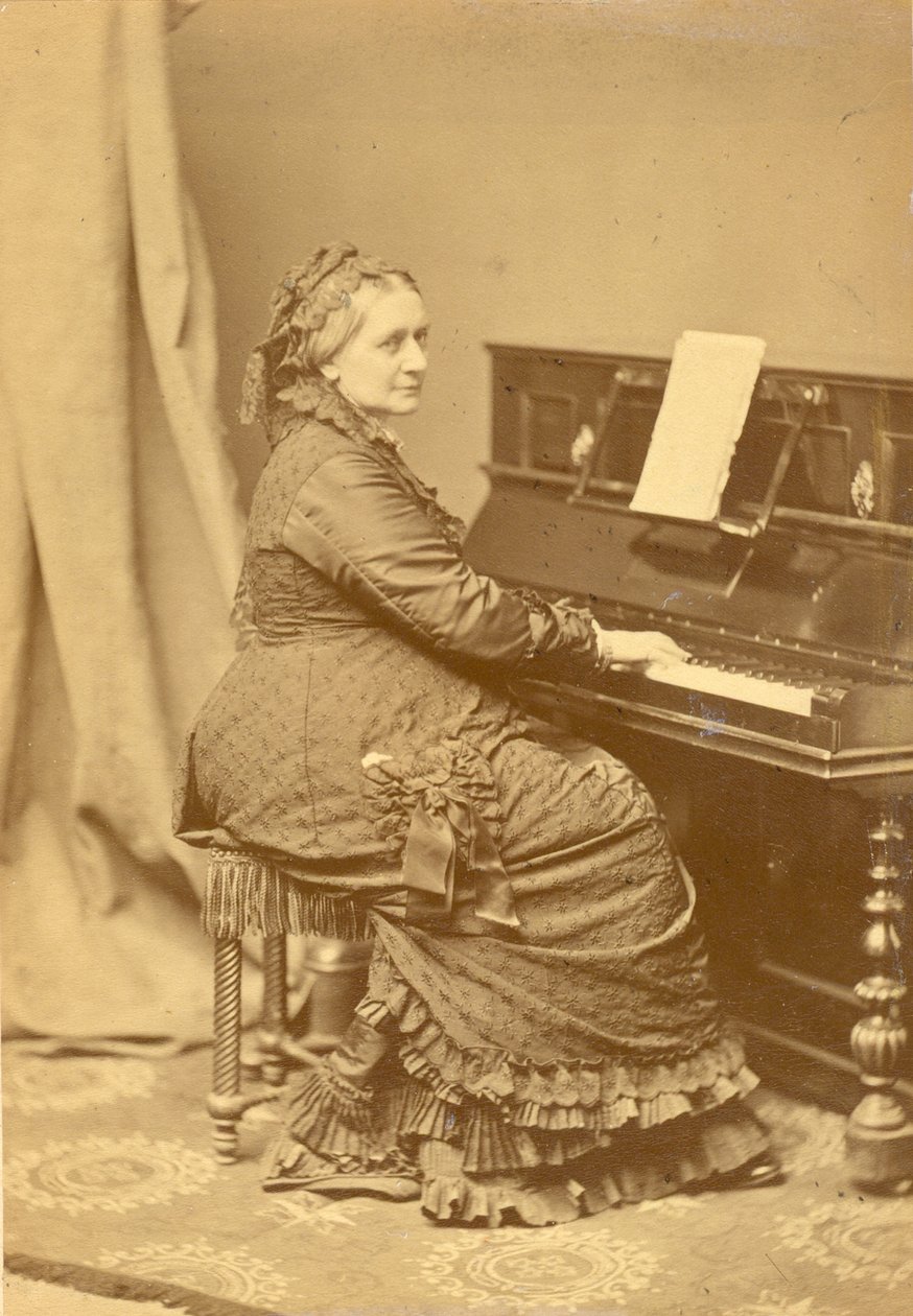 Portrett av Clara Wieck-Schumann 1819-1896 ved pianoet, ca 1878. av Franz Hanfstaengl
