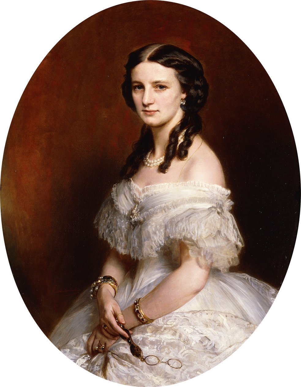Portrett av en dame, halv lengde, iført en hvit kjole og holder et par lunetter, av Franz Xaver Winterhalter
