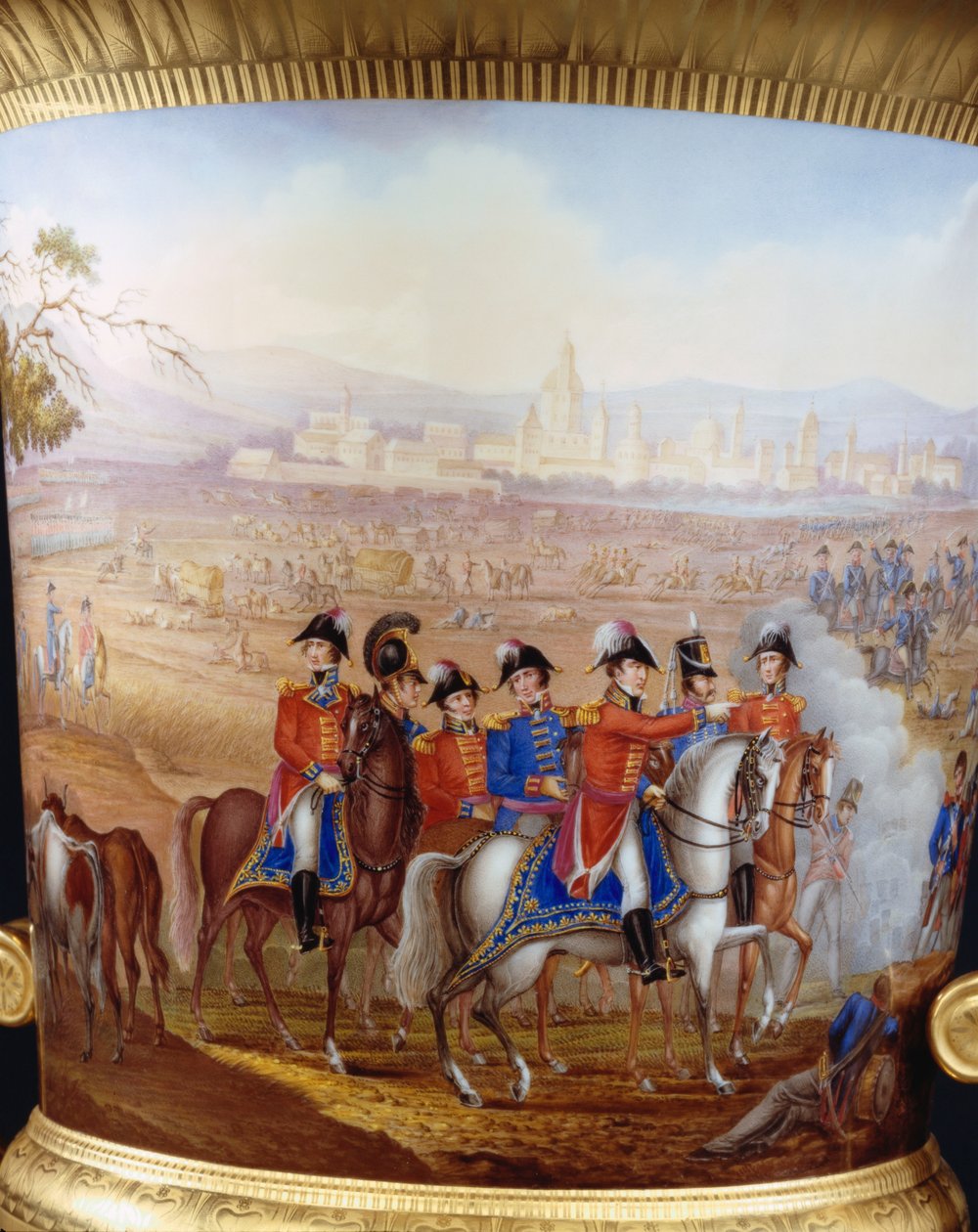 Detalj av Wellington og offiserene hans fra en Berlin-gullmalt slank campana-vase og sokkel av Wellington-servicetype, malt med en scene fra slaget ved Vittoria, 1817 av Frederick Christian Lewis