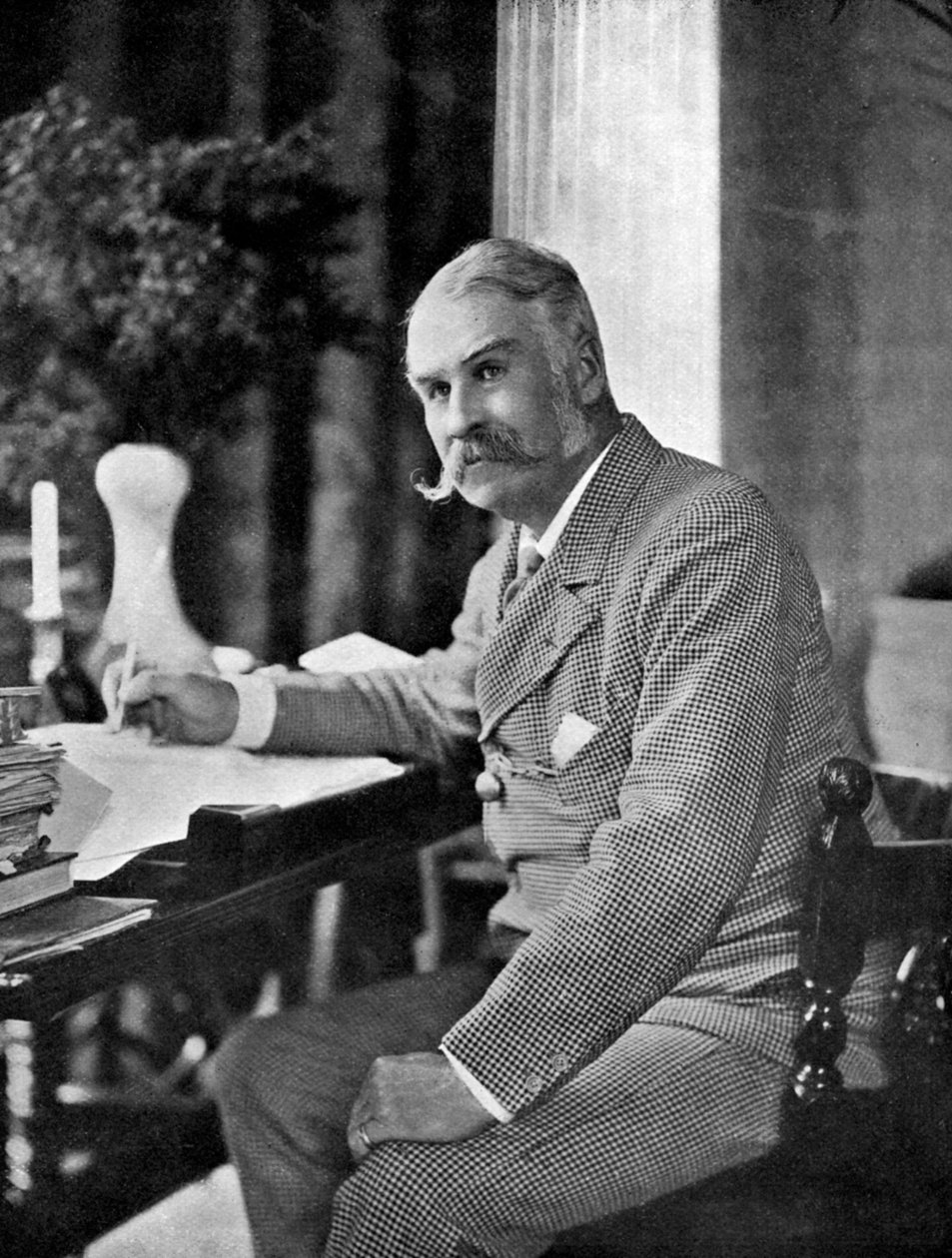 Sir William Schwenck Gilbert 1836-1911, engelsk dramatiker og humorist, 1911-1912. av Frederick Downer and Sons