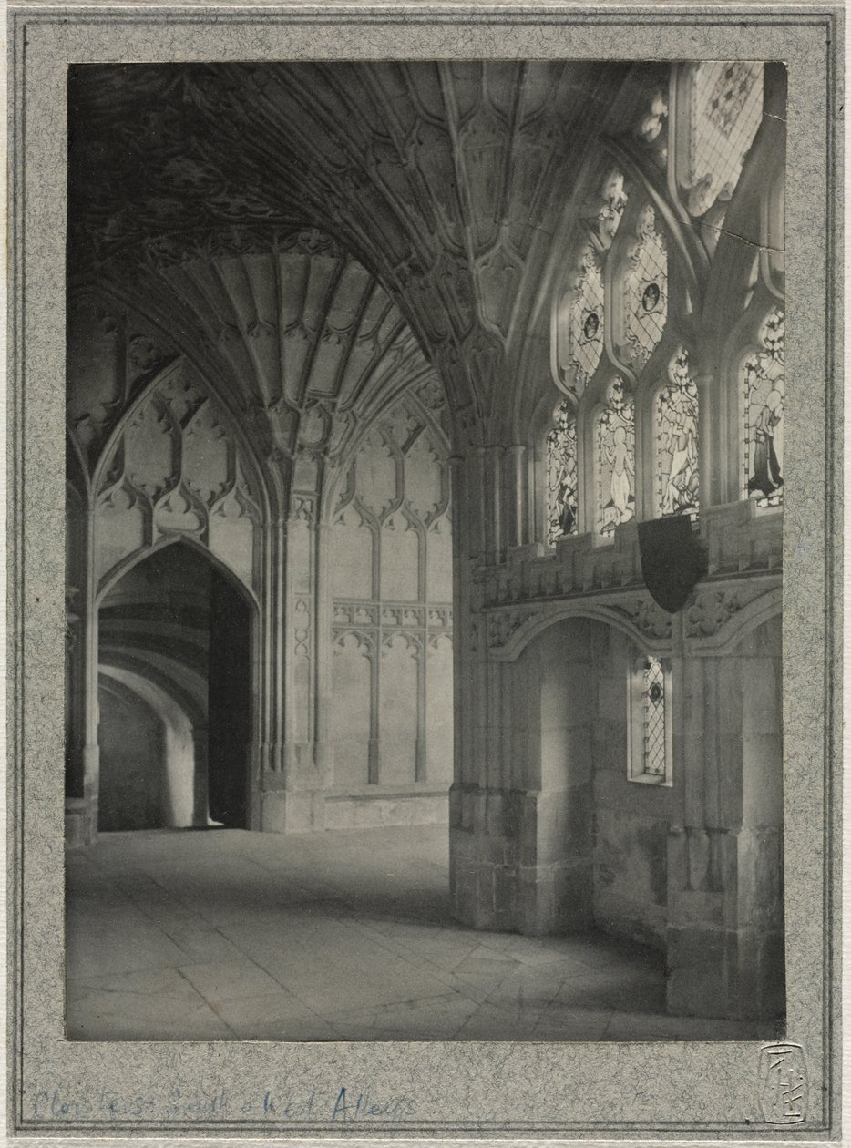Gloucester Cathedral - Cloisters: South and West Alleys av Frederick Henry Evans