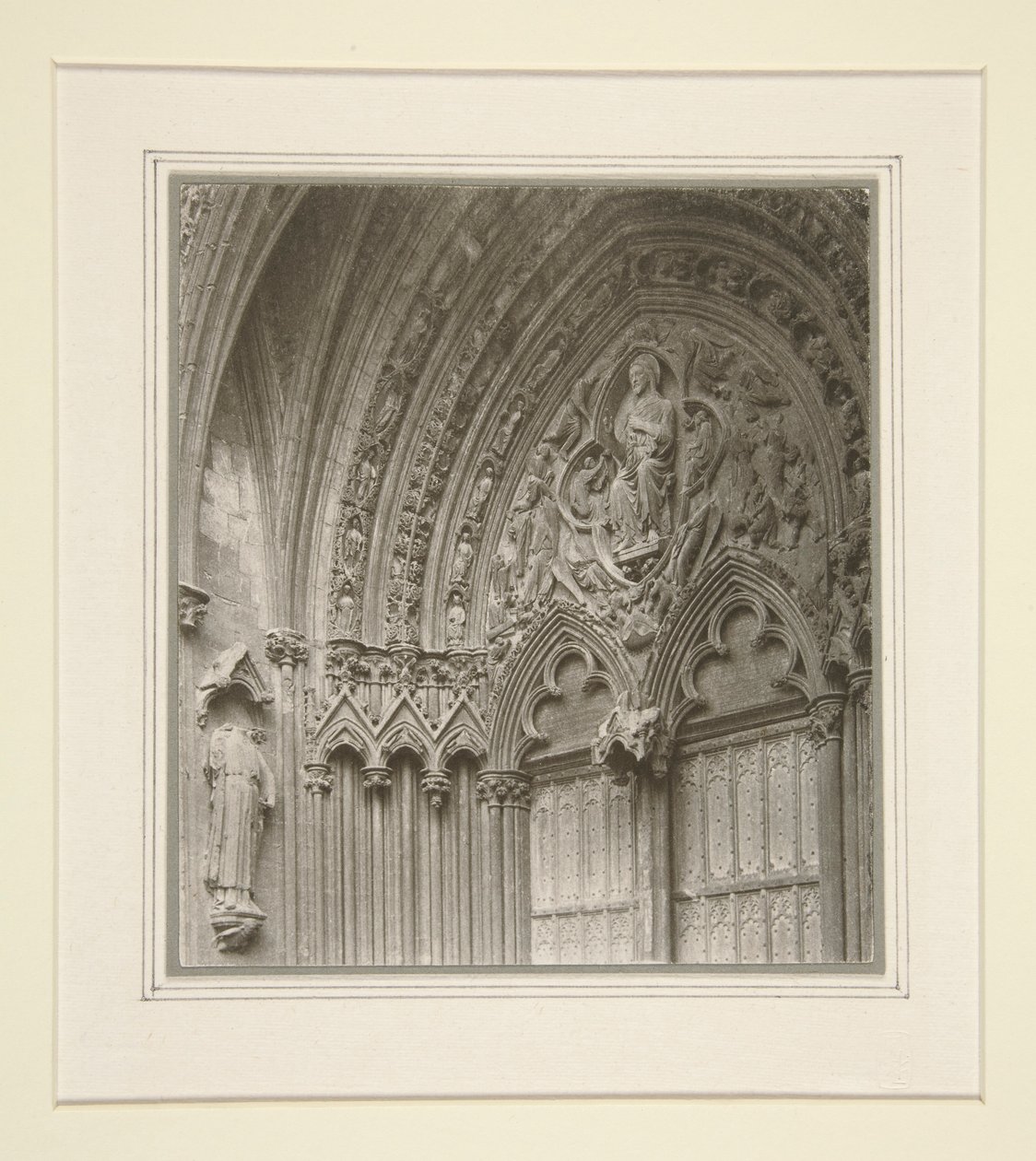 Lincoln Cathedral, South East Porch av Frederick Henry Evans