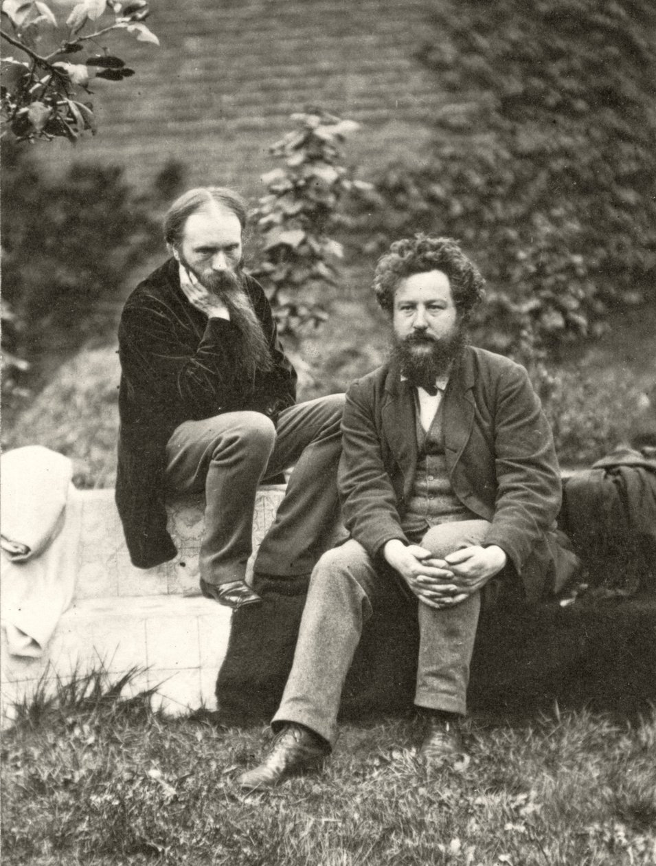 Portrettfotografi av Sir Edward Burne-Jones (1833-98) og William Morris (1834-96) av Frederick Hollyer (1837-1933) (sepiafoto) av Frederick Hollyer