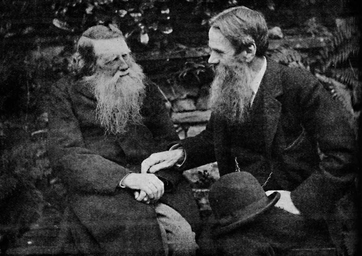 Ruskin og Holman Hunt nyter en samtale om kunst, c1925 av Frederick Hollyer