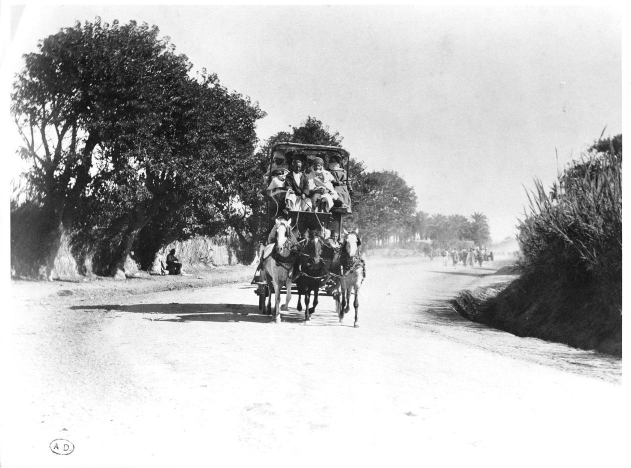 En diligence i Algerie, sent på 1800-tallet av French Photographer