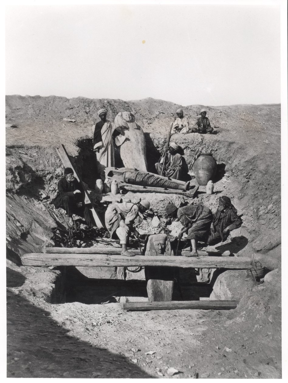 En utgravning i Saqqara, fra en bok av Auguste Mariette (1821-81) utgitt i 1893 av French Photographer
