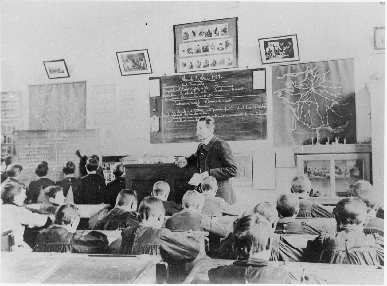 Regnetime i en barneskole, Orme, 2. mars 1909 av French Photographer