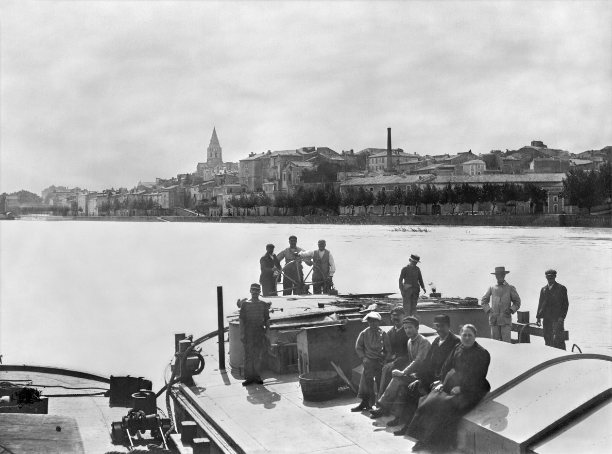 Båtmenn på Rhone nær Bourg Saint Andreal, tidlig på 1900-tallet av French Photographer