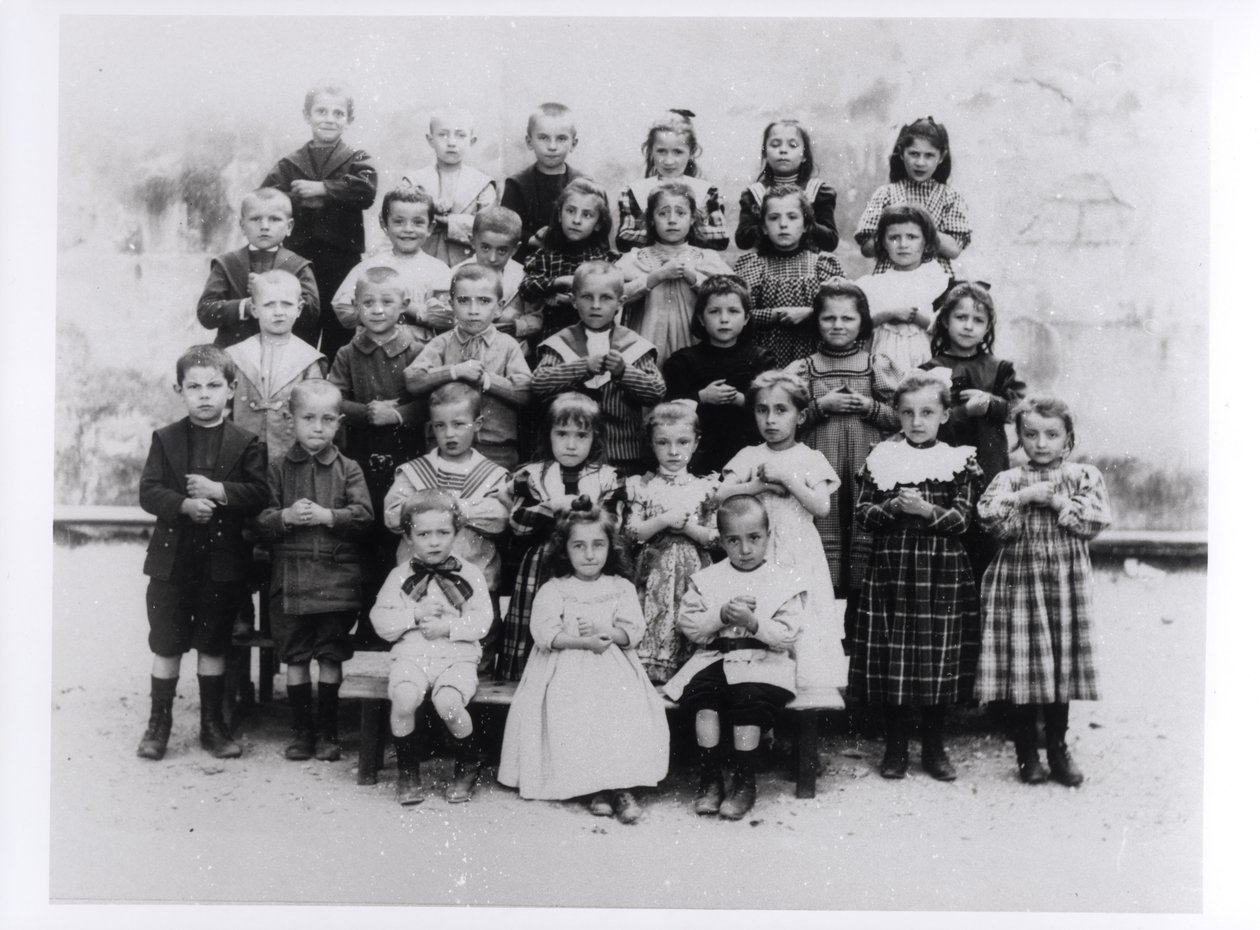 Barn som spiller et pedagogisk spill av French Photographer