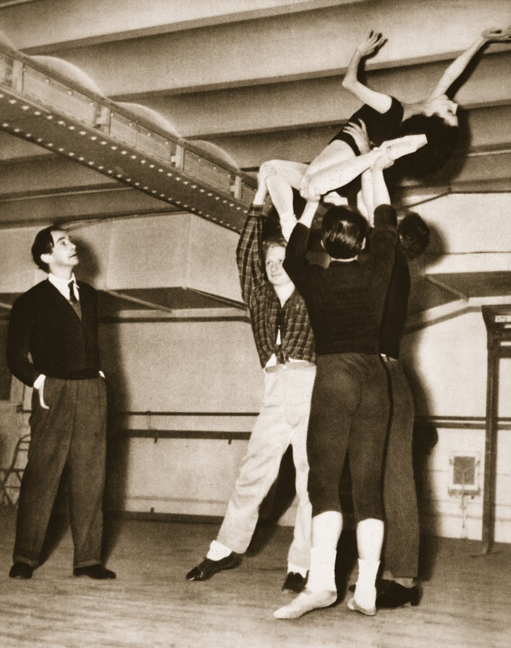 David Lichine under en repetisjon for Un Coeur de Diamant, fra Grand Ballet de Monte-Carlo, 1949 (fotogravyr) av French Photographer