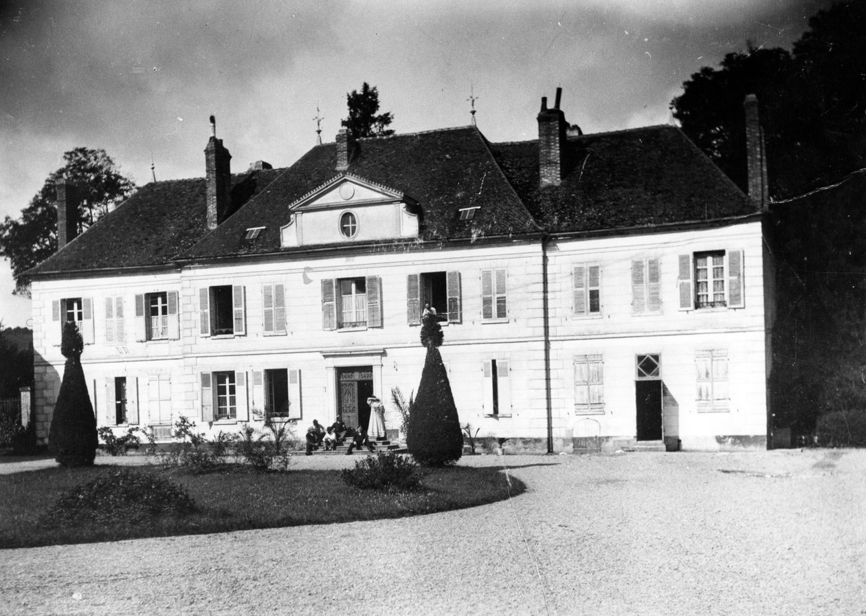 Fasade til Relais, Natansons hjem i Villeneuve sur Yonne av French Photographer