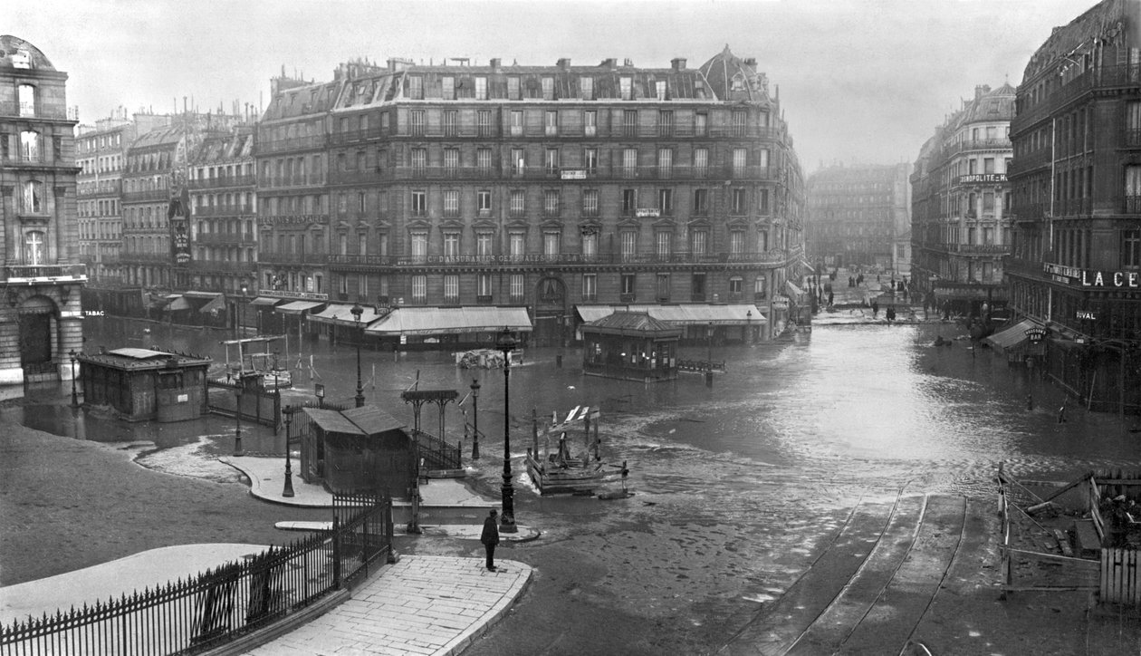 Flom foran Saint-Lazare stasjon, Place de Rome, Paris, januar 1910 av French Photographer