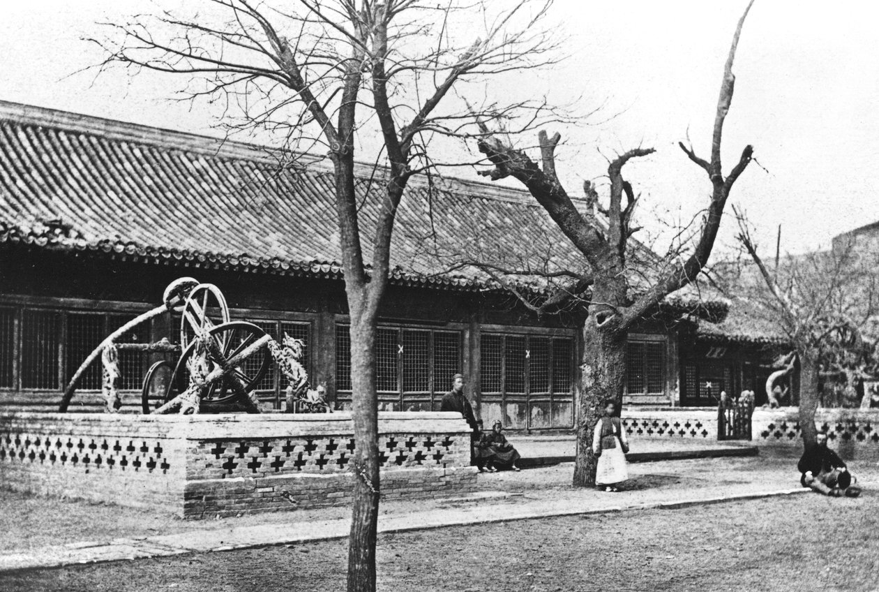 Imperial Observatory i Peking, Kina, ca. 1900 av French Photographer