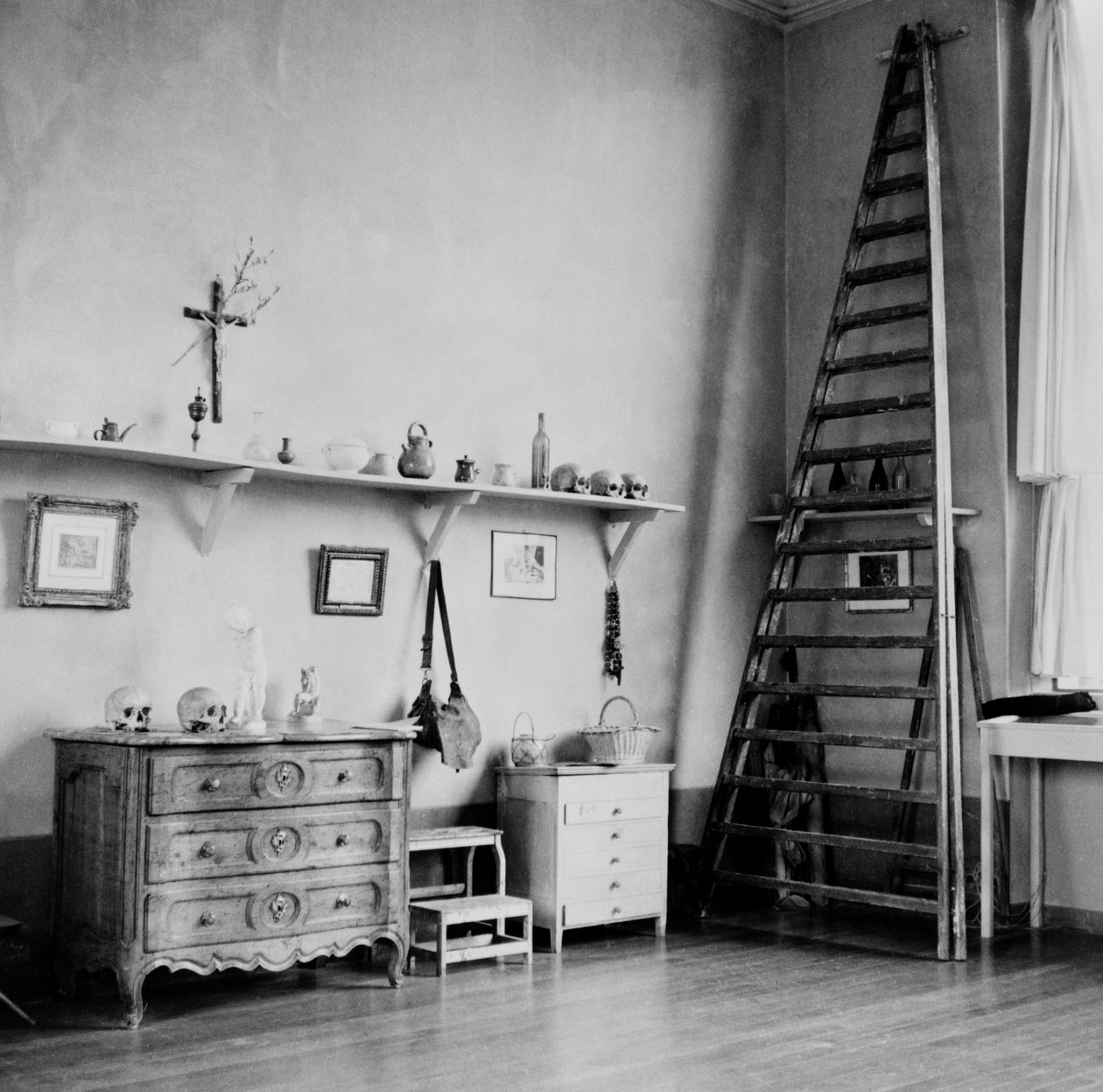 Interiør i Cezannes studio i Aix-en-Provence, ca. 1900-02 av French Photographer