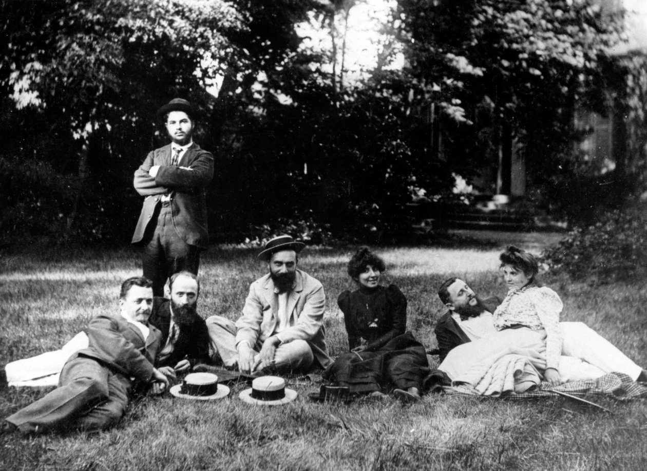 Medlemmer av Nabis-gruppen sitter i hagen til Relais, Natansons hjem i Villeneuve sur Yonne av French Photographer