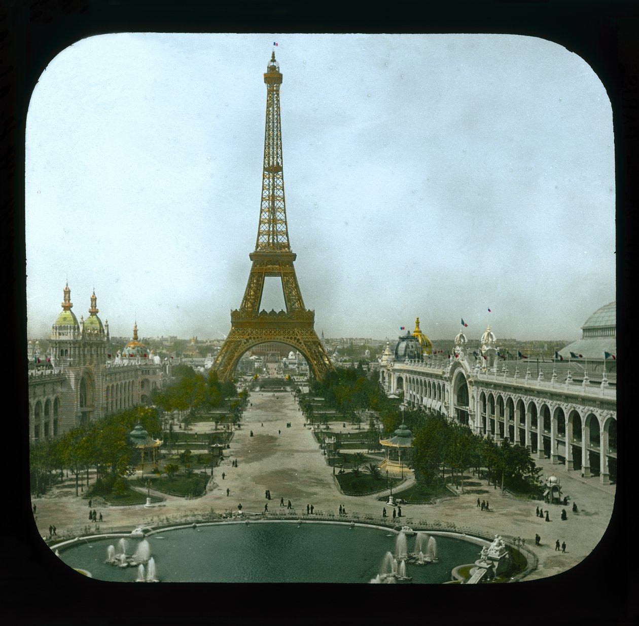 Paris-utstilling: Champ de Mars og Eiffeltårnet, 1900 (lanternesklie) av French Photographer
