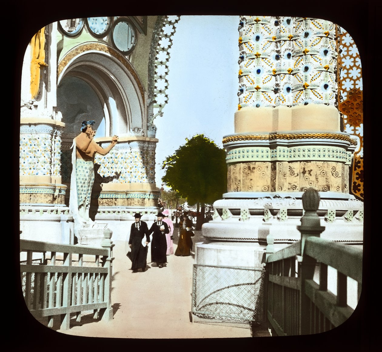 Paris-utstilling: Place de la Concorde, inngangsport, 1900 (lanternesklie) av French Photographer