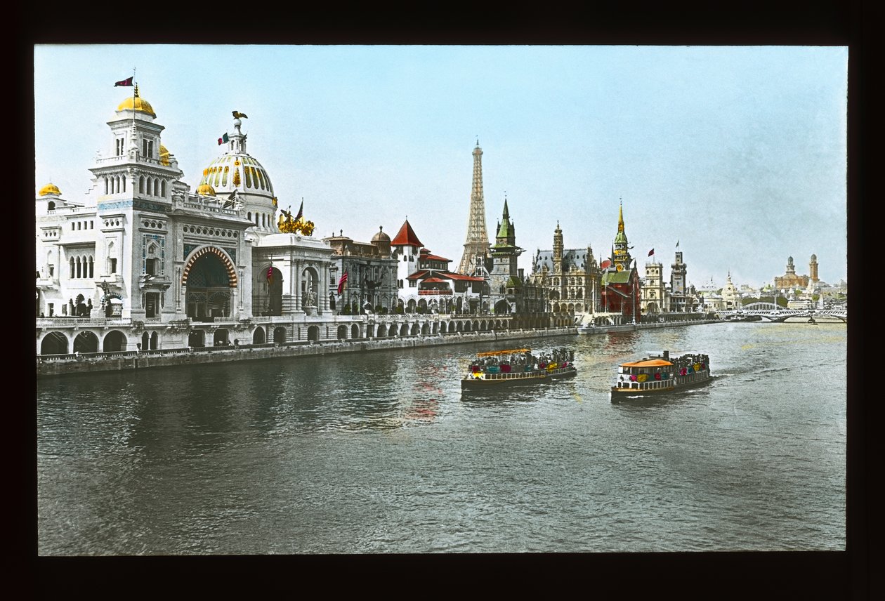 Paris-utstilling: Quai des Nations, den osmanske paviljongen og USAs paviljong, 1900 (lyktsklie) av French Photographer