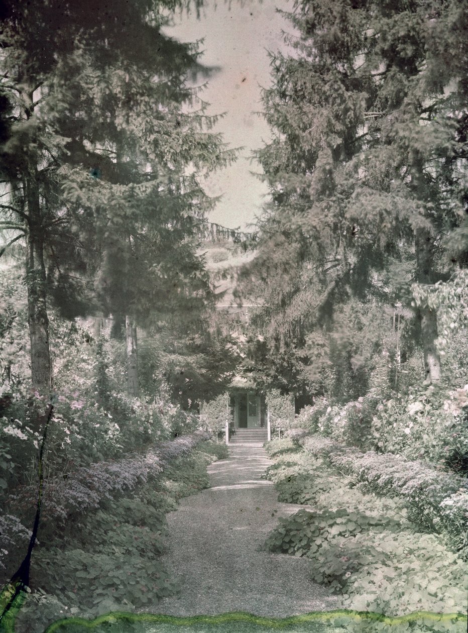 Sti i Monets hage ved Giverny, tidlig på 1920-tallet av French Photographer