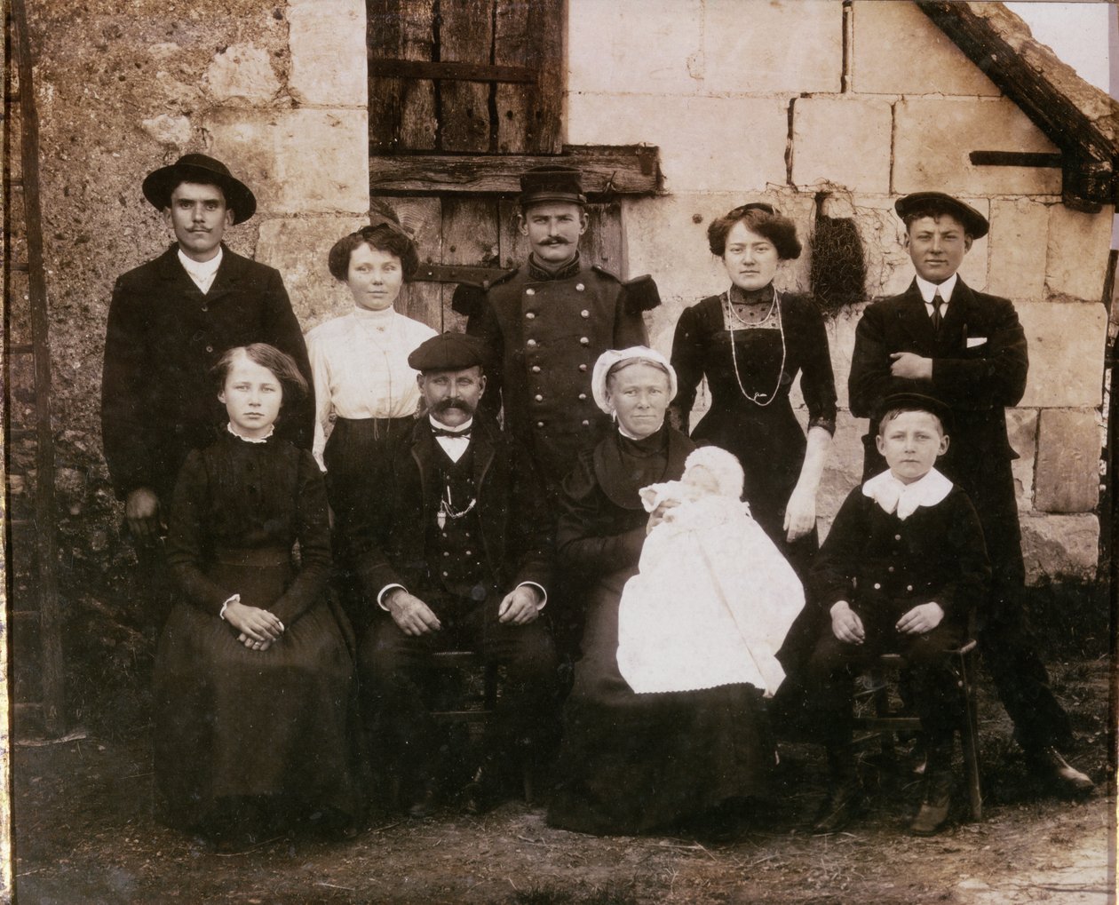 Bondefamilie i Sarthe-området ved dåp, sent på 1800-tallet av French Photographer