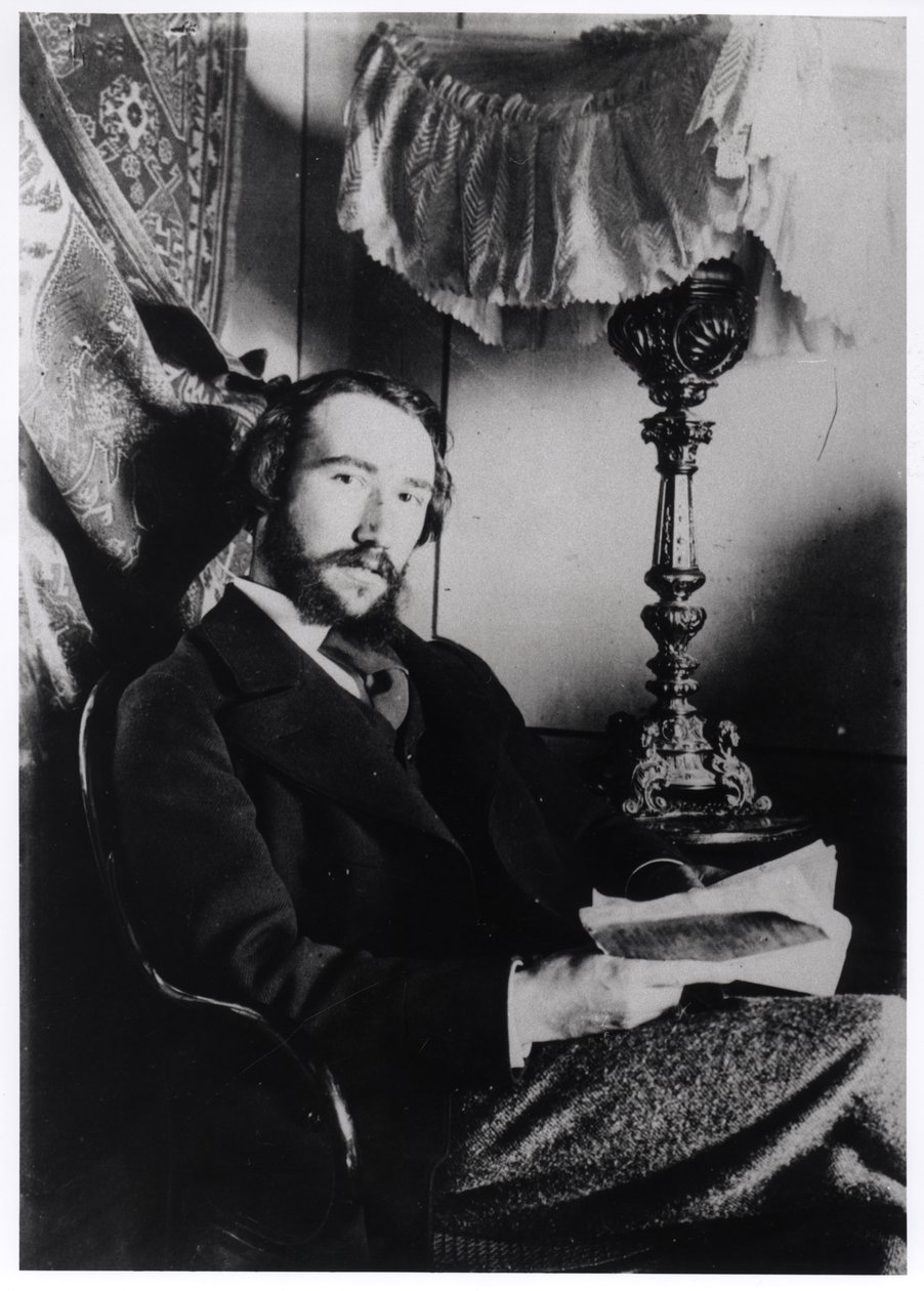 Portrett av Andre Gide (1869-1951) i leiligheten hans i Paris, 1894 av French Photographer