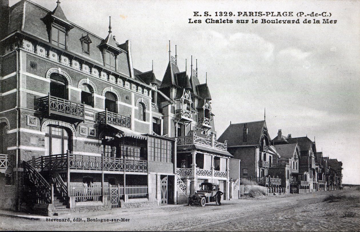 Postkort som viser hytter på Boulevard de la Mer, Paris-Plage, ca. 1910 (etter et bilde) av French Photographer