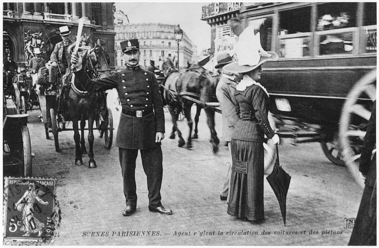 Postkort som viser en politimann som dirigerte trafikken i Paris, før 1914 av French Photographer