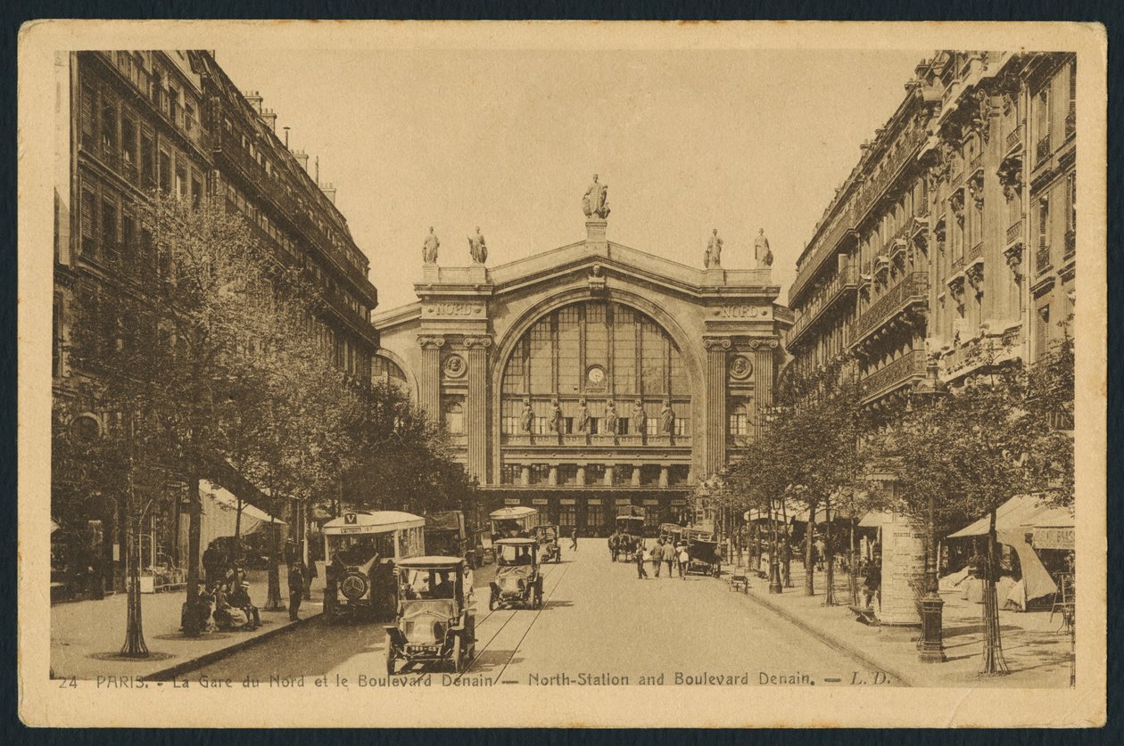 Postkort som viser Gare du Nord og Boulevard Denain i Paris, ca. 1920 av French Photographer