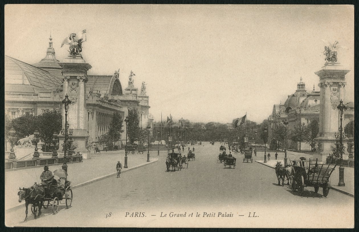 Postkort som viser Grand og Petit Palais, Paris, ca. 1900 (fotolitografi) av French Photographer