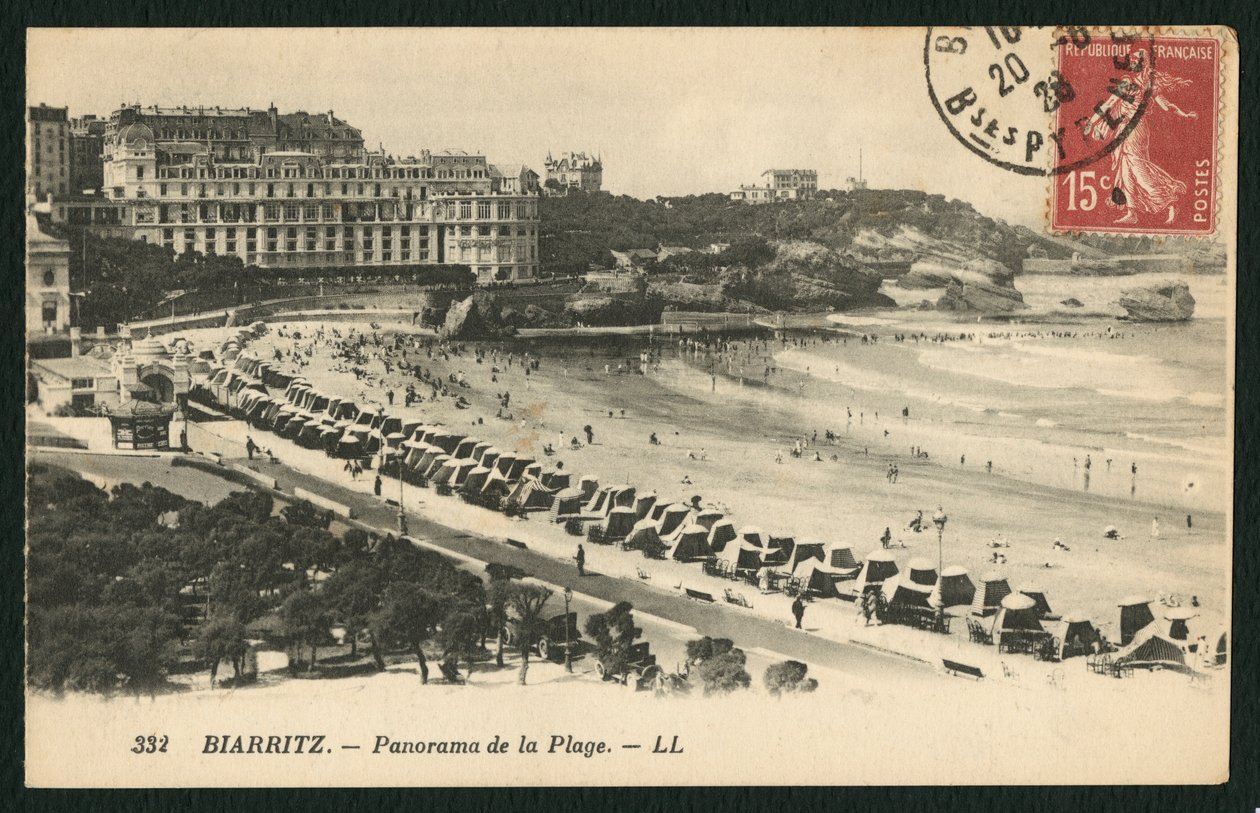 Postkort som viser Grande Plage of Biarritz, ca. 1900 av French Photographer