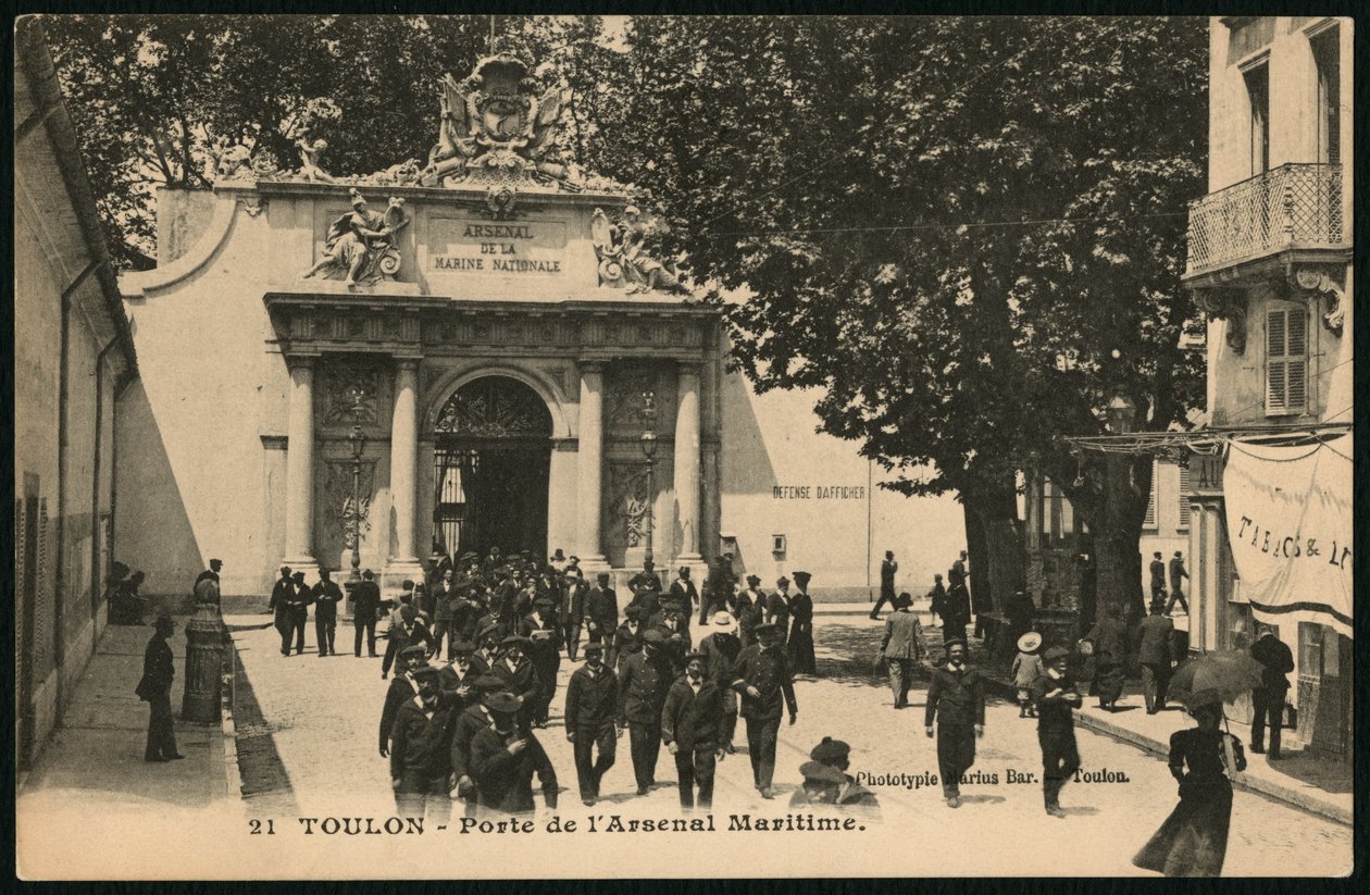 Postkort som viser porten til marinearsenalet, Toulon, ca. 1900 (photolitho) av French Photographer
