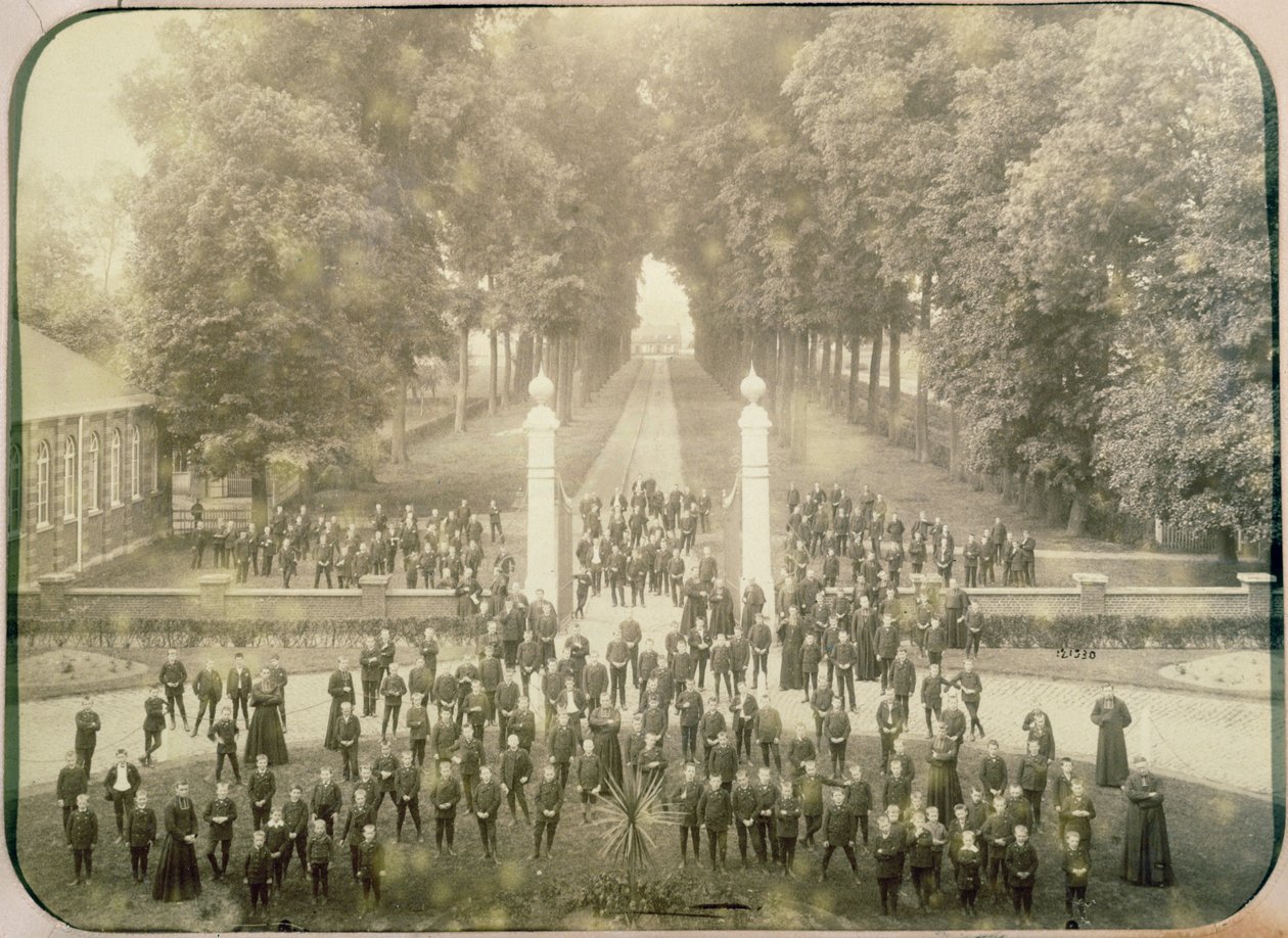 Elever og ansatte ved Institution Libre de Marcq en Baroeuil, 1890-1 av French Photographer