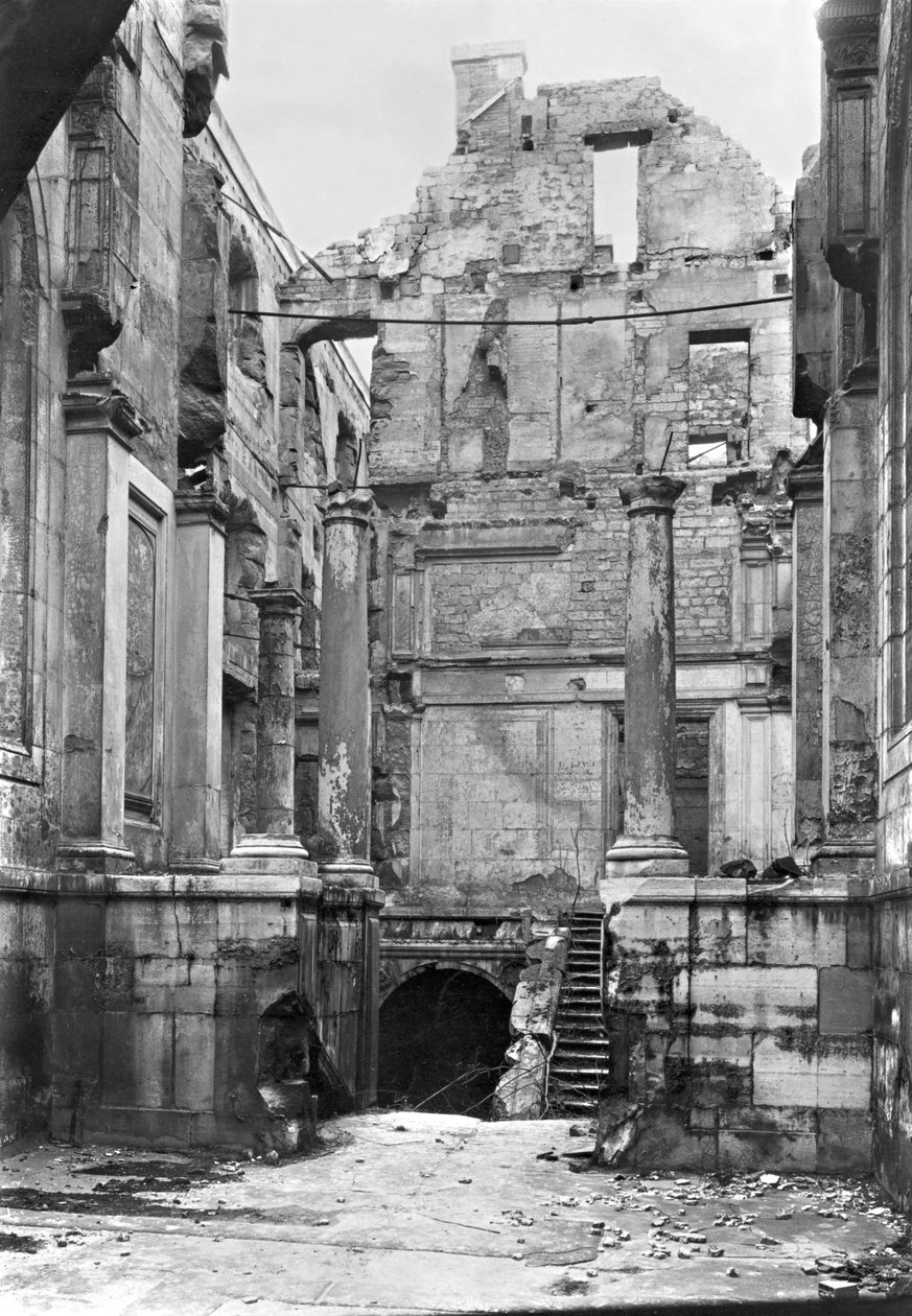 Ruinene av Cour des Comptes under kommunen Paris, 1871 av French Photographer