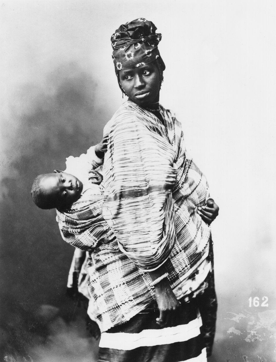 Senegalesisk mor og barn, ca. 1900 av French Photographer