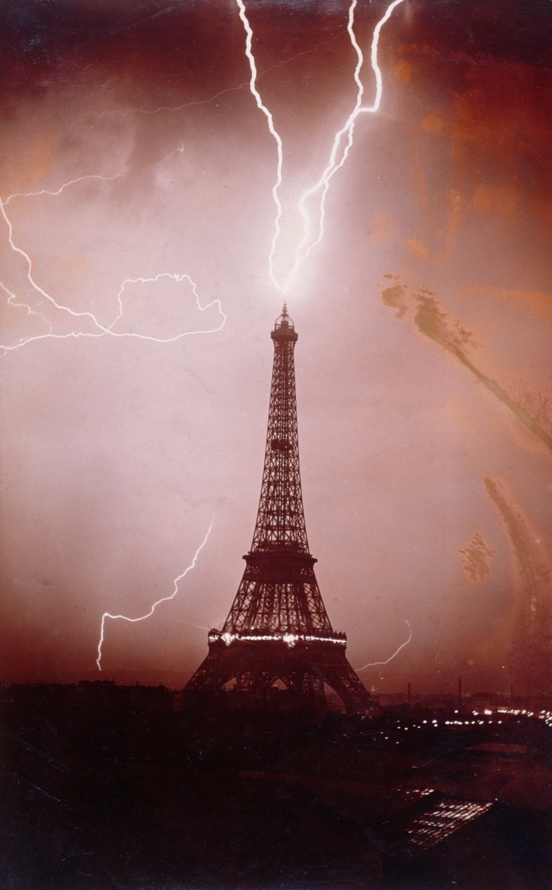 Storm over Eiffeltårnet, 6. mai 1919 av French Photographer