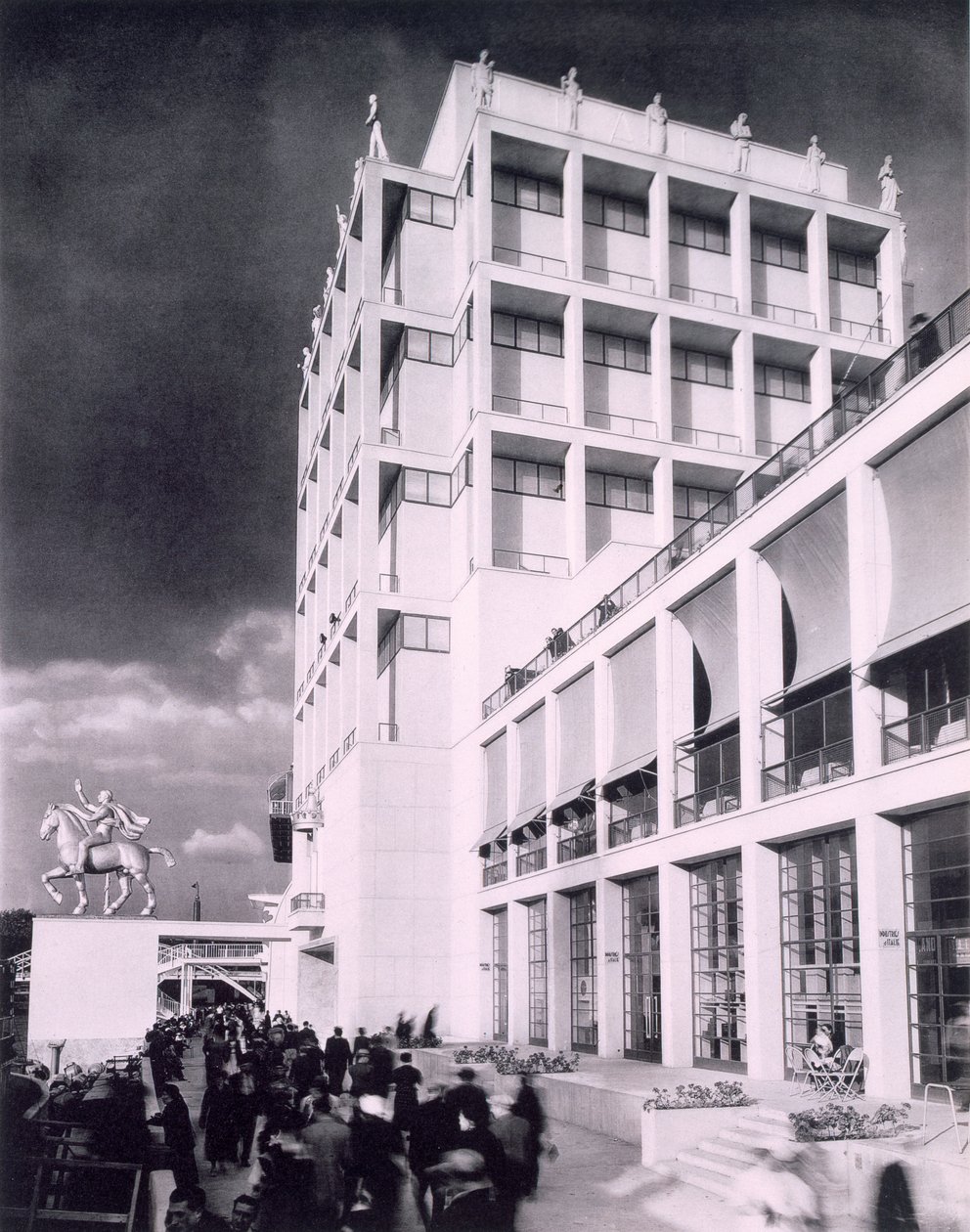 Den italienske bygningen på Paris International Exposition, 1937 av French Photographer