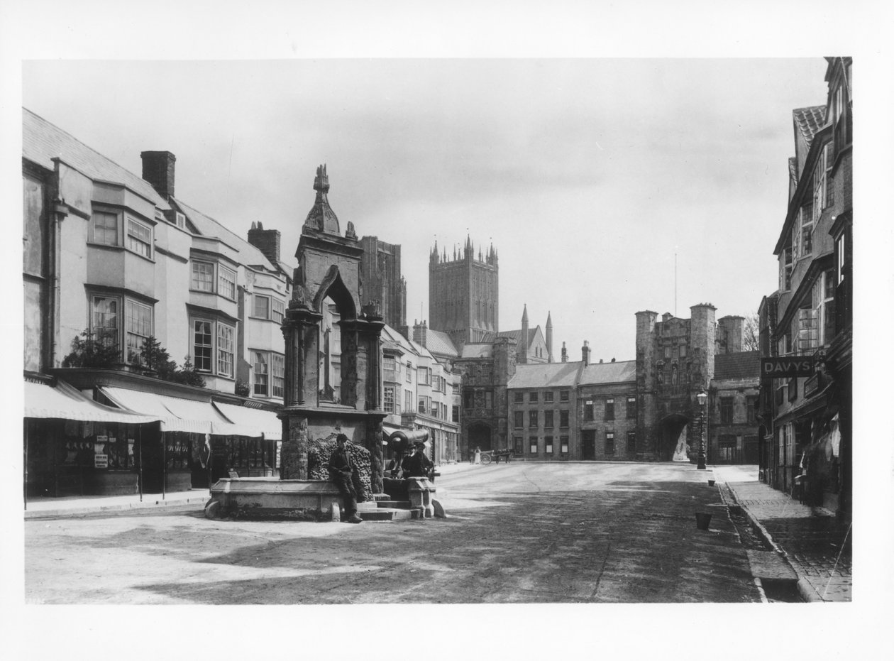 The Market Place, Wells, Somerset, ca. 1900 av French Photographer