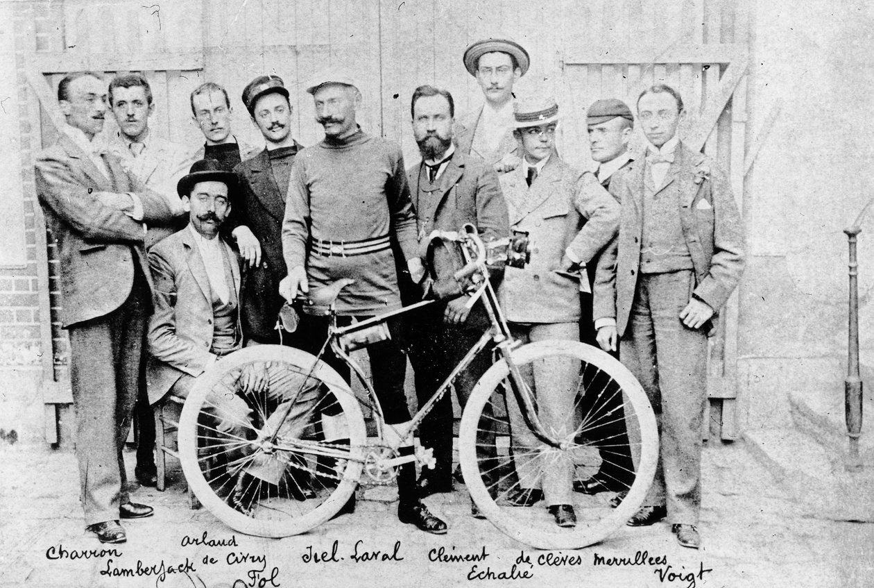 Racing-syklisten Jiel-Laval med sin sykkel Clement, 2. i løpet Paris-Brest, 1891 av French Photographer