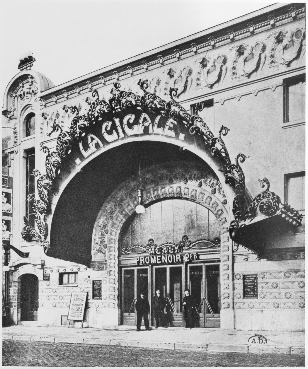 Theatre La Cigale, 120 Boulevard Rochechouart, Paris, ca. 1900 av French Photographer