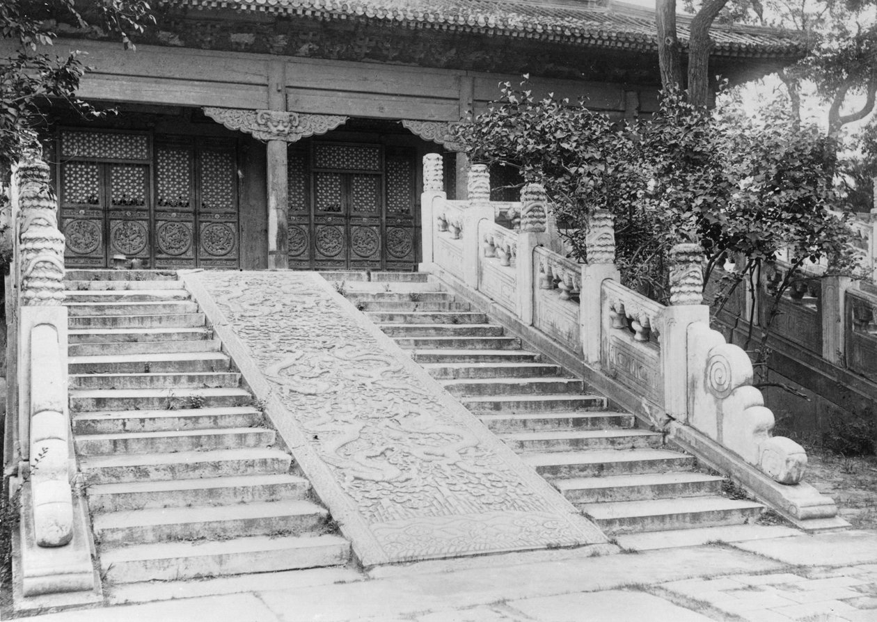 Graven til keiser Yong Lo (1359-1424) i Peking, Kina av French Photographer