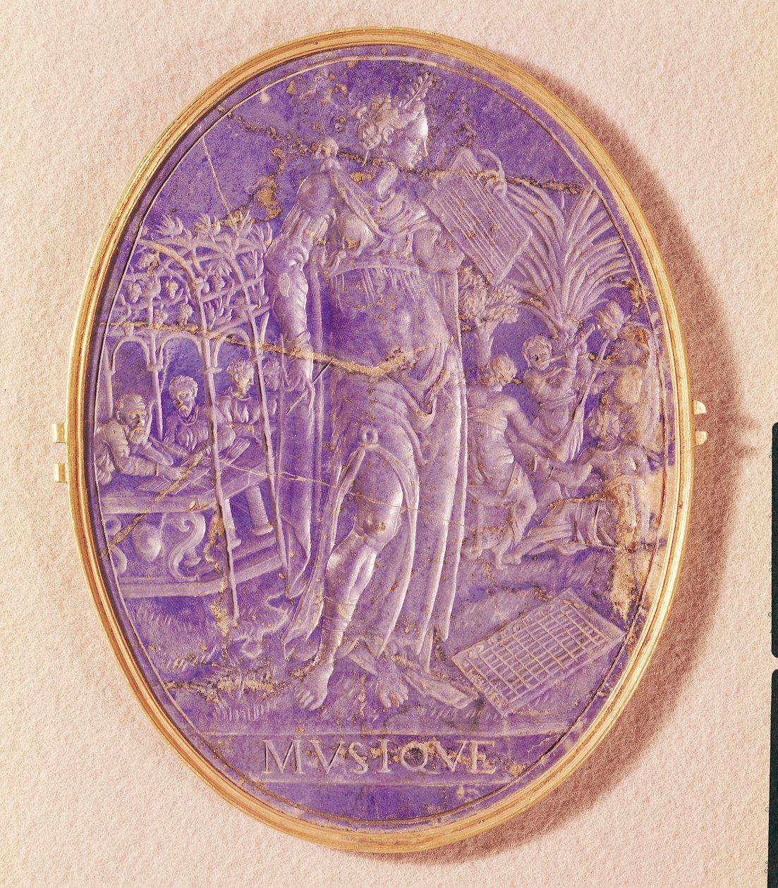 Relieff som viser en allegori om musikk (lapis lazuli) av French School
