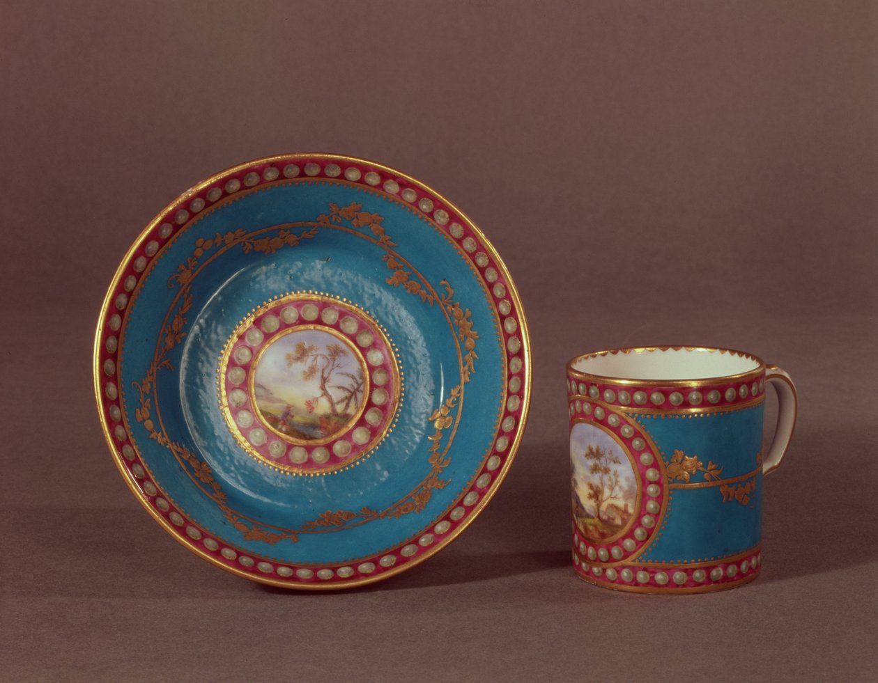 Sevres bleu celeste kaffekopp og tallerken, ca. 1780 (porselen) av French School