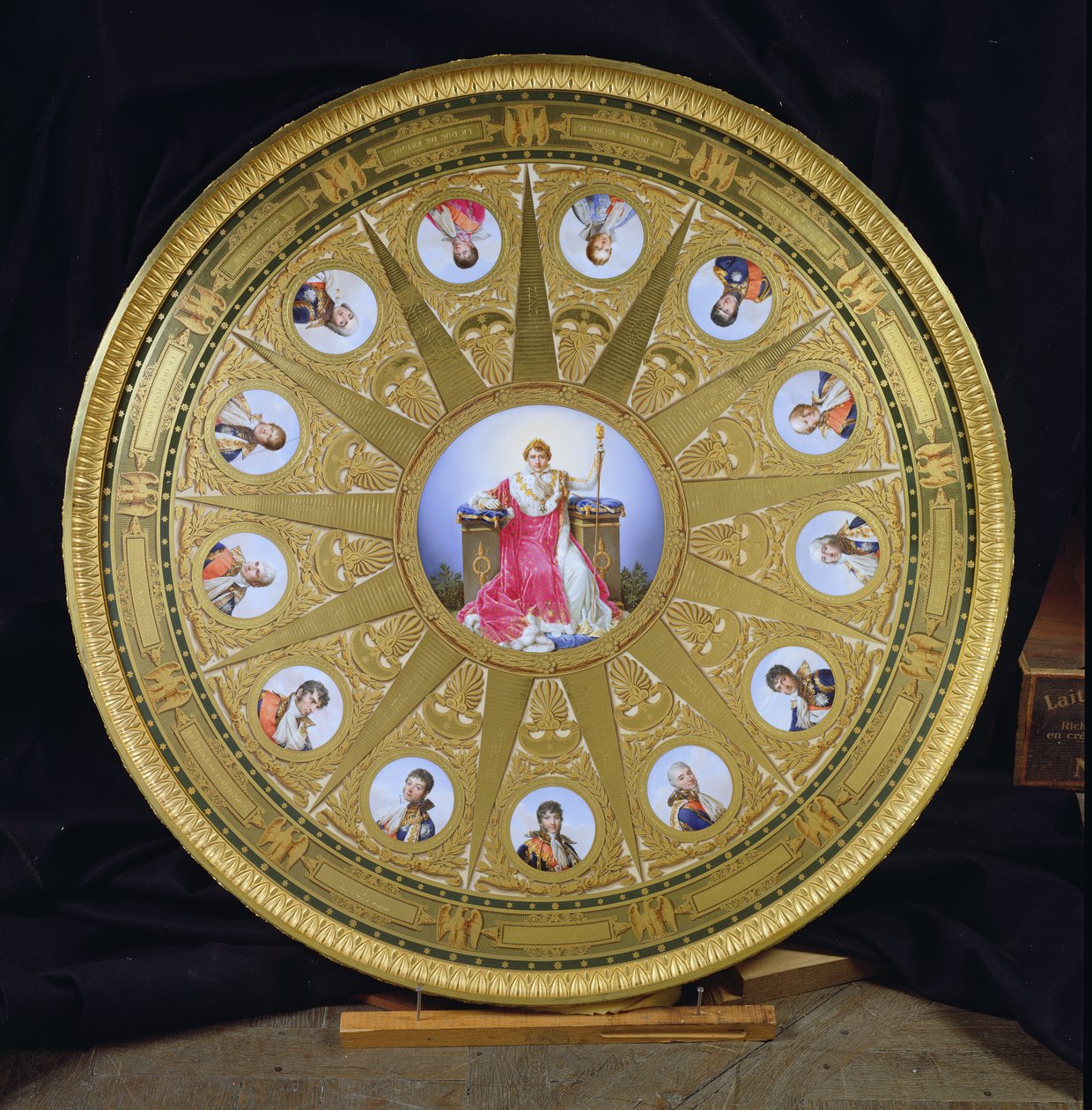 Austerlitz-bordet, innlagt med Sevres-plaketter til minne om Napoleons seier ved Austerlitz, 1808-10 (gull og porselen) (se også 232838) av French School