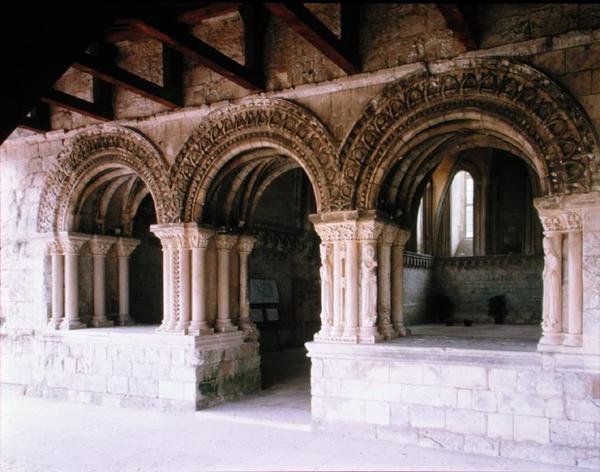 Trippel buegang som fører til kapittelhuset, 1157-1211 av French School
