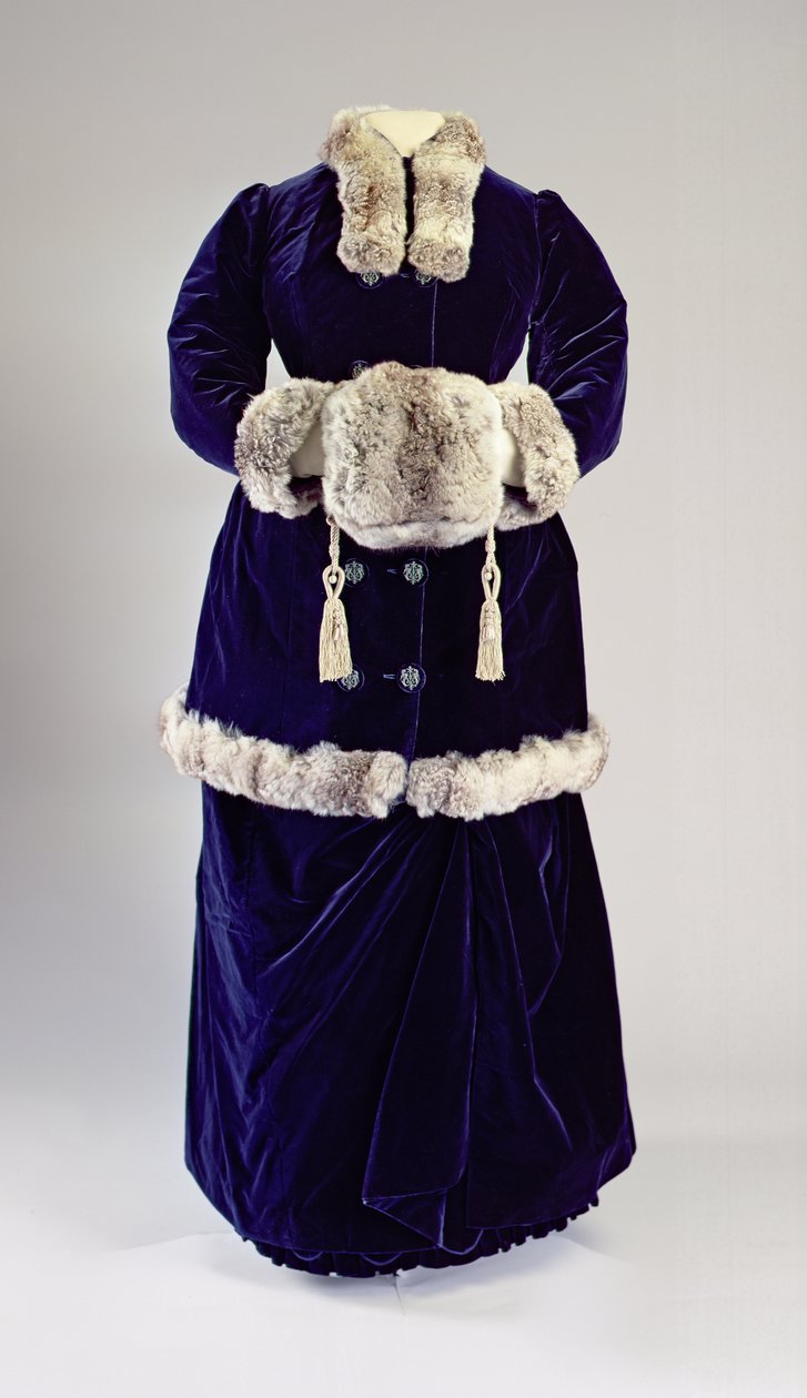 Vinterensemble, designet av Camille Lipman, Paris, 1883 (fløyelssilke og chinchillapels) av French School