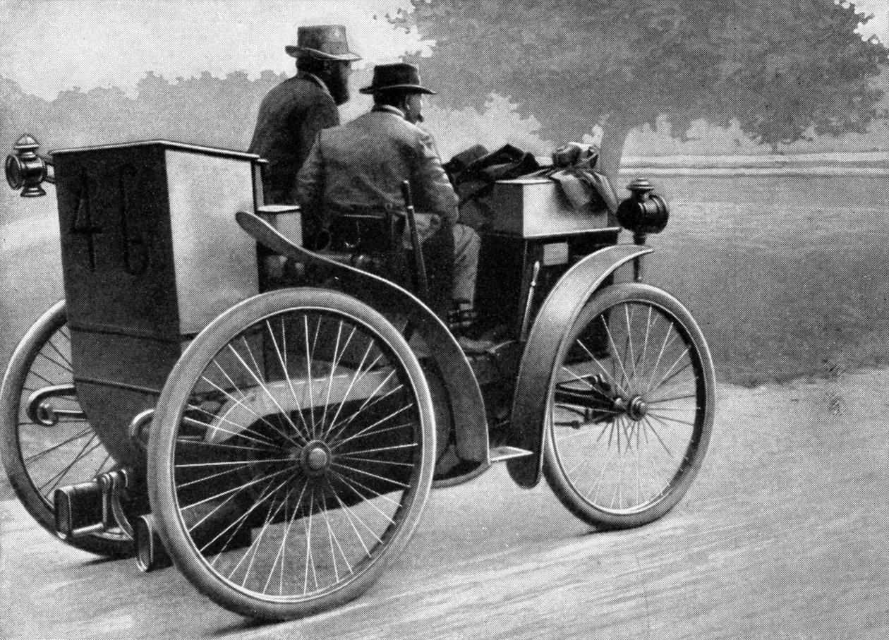 1895: Den franske industrimannen Edouard Michelin (1859-1940) teamet "l