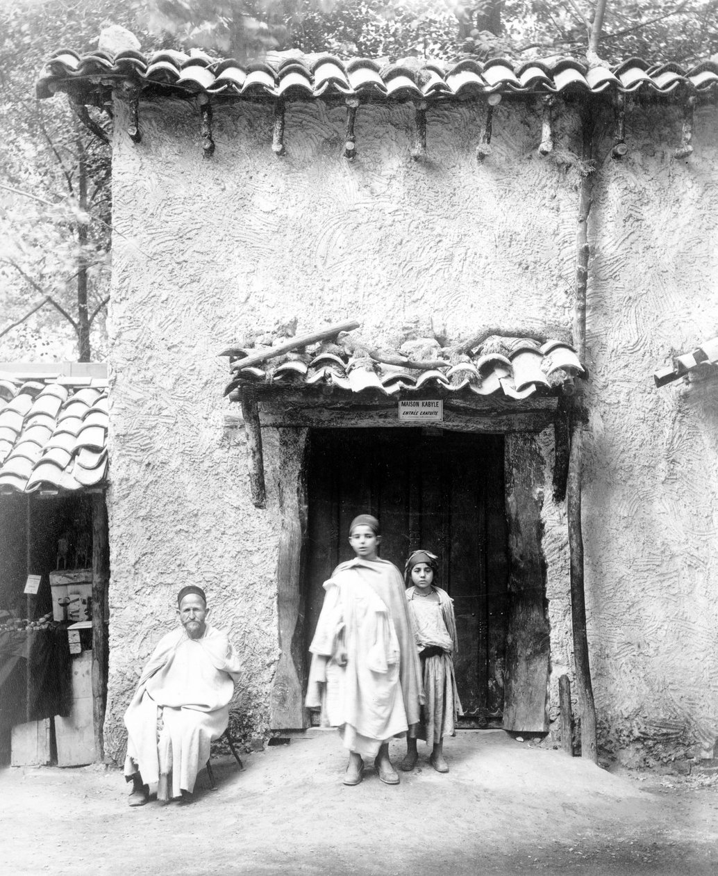 Et eksempel på Kabyle House, Paris Exhibition, 1889 av French Photographer
