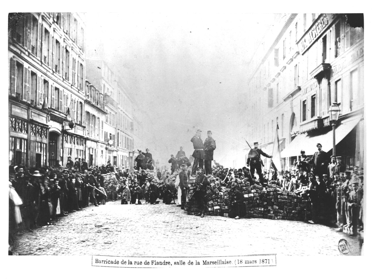 Barrikade i Rue de Flandre, under kommunen i Paris av French Photographer